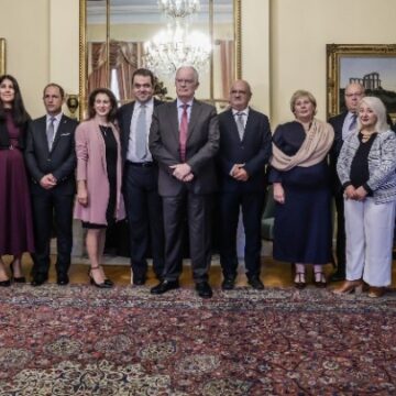 Το Σύνταγμα της χώρας αναφέρεται ρητώς σε ειδικά μέτρα υπέρ των πολυτέκνων οικογενειών