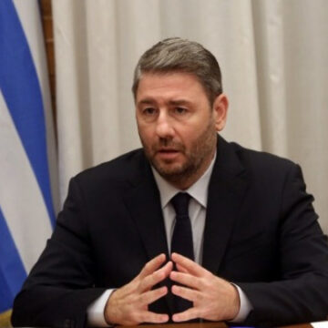 Καλώ τα κόμματα της δημοκρατικής αντιπολίτευσης να συνεννοηθούμε για την αναθεώρηση του άρθρου 86