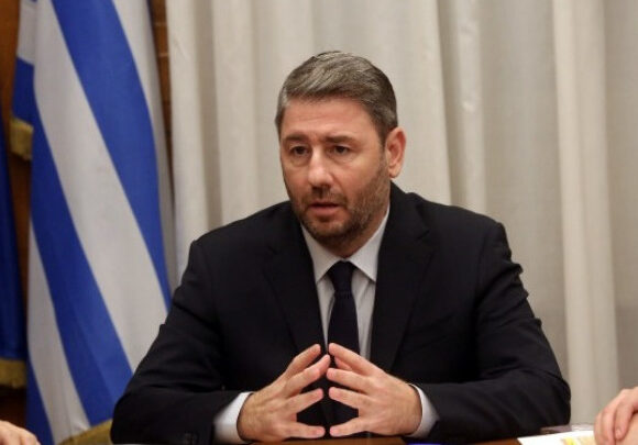 Καλώ τα κόμματα της δημοκρατικής αντιπολίτευσης να συνεννοηθούμε για την αναθεώρηση του άρθρου 86