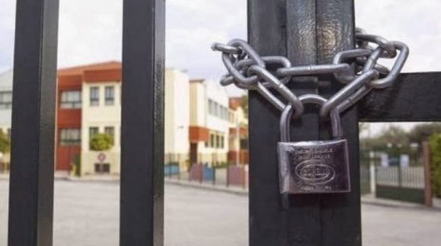 Οργή της Ομοσπονδίας Γονέων Αττικής για τα κλειστά σχολεία