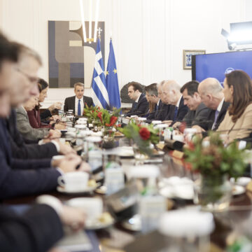 Αυτή η κυβέρνηση σε εκβιασμούς δεν πρόκειται να υποκύψει