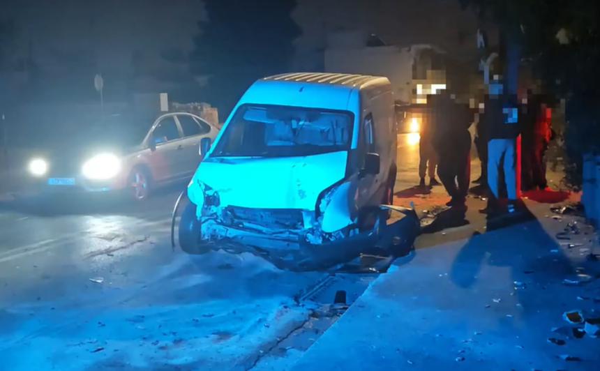 Ένας τραυματίας με κρανιοεγκεφαλικές κακώσεις σε τροχαίο
