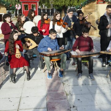 Εορταστικοί ήχοι και κάλαντα από το Πειραματικό Γυμνάσιο και Λύκειο Παλλήνης
