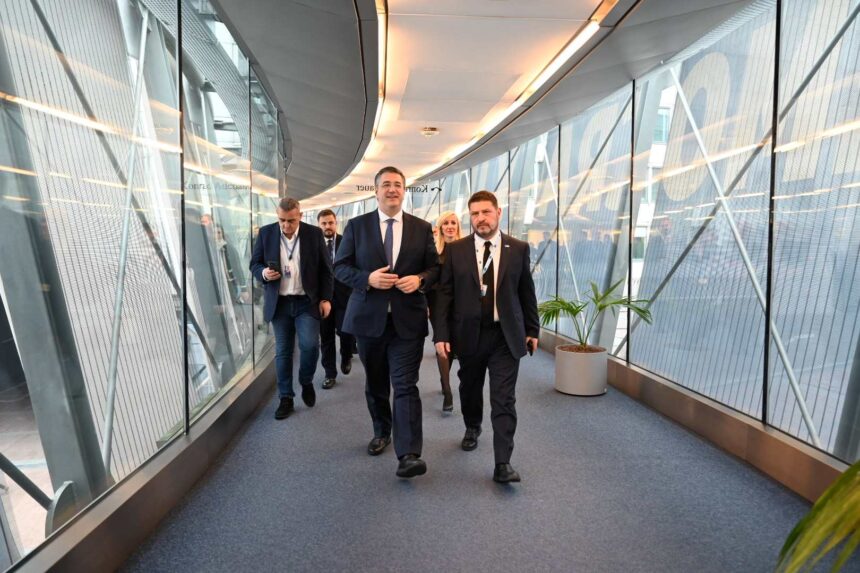 «Διεκδικούμε αδιαπραγμάτευτα περισσότερους πόρους για τις Περιφέρειες»