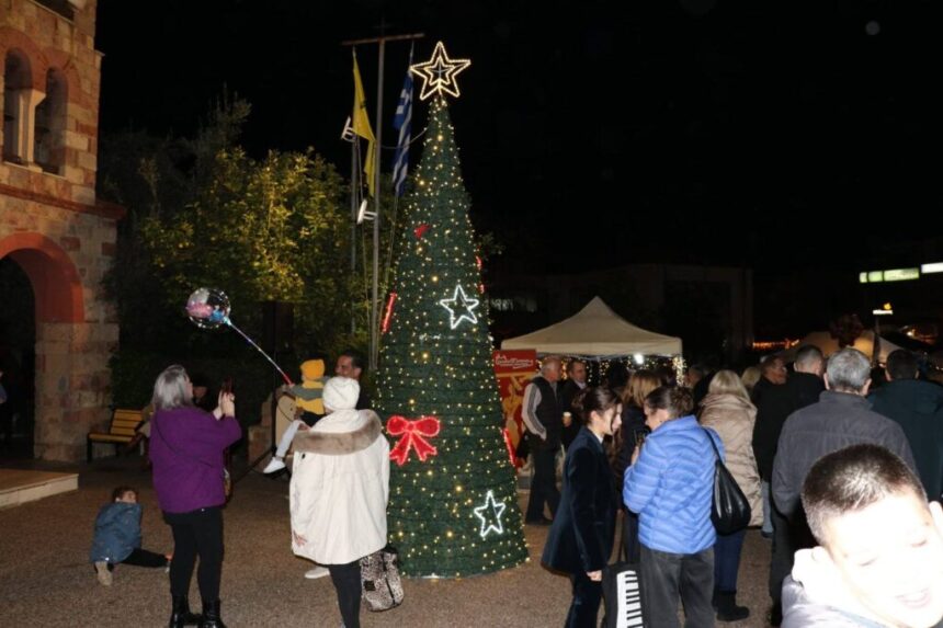 Με φως, μουσική και συμμετοχή πολιτών ξεκίνησαν τα Χριστούγεννα σε Ραφήνα και Πικέρμι