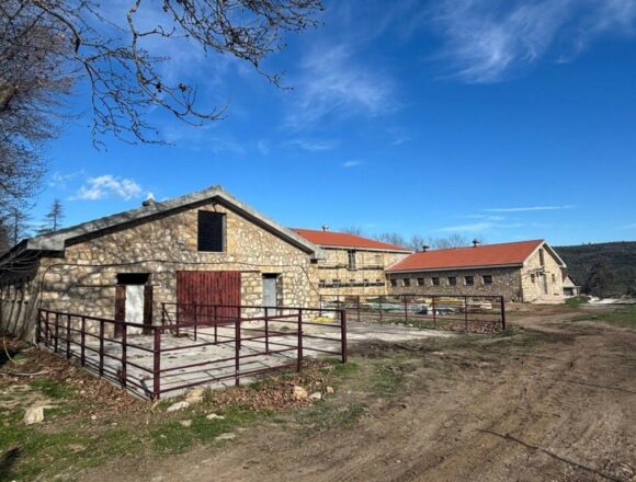 Σε ιδιώτη 24 κτίρια του κτήματος Τατοΐου