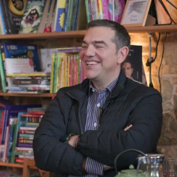 Η κρίση εμπιστοσύνης στους θεσμούς απειλεί τη Δημοκρατία