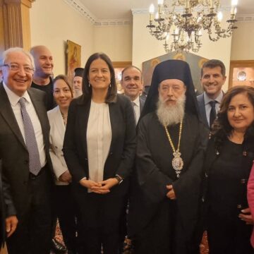 Η Δήμαρχος στην τελετή κοπής της βασιλόπιτας της Ι.Μ. Κηφισίας, Αμαρουσίου, Ωρωπού & Μαραθώνος