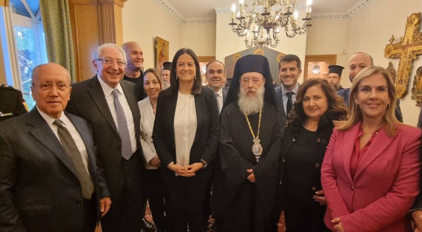 IM KHFISIAS AMAROYSIOY OROPOY K MARATHONOS 2 Η Δήμαρχος στην τελετή κοπής της βασιλόπιτας της Ι.Μ. Κηφισίας, Αμαρουσίου, Ωρωπού & Μαραθώνος