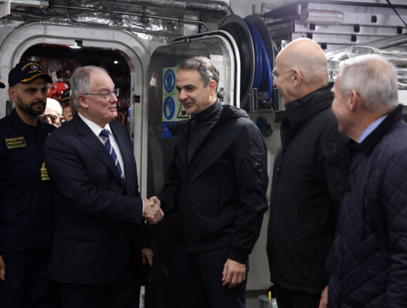 Στη φρεγάτα «Κίμων» Τασούλας, Μητσοτάκης, Δένδιας