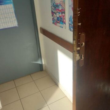 Περιστατικό βανδαλισμού στο Περιφερειακό Ιατρείο και το ΚΑΠΗ Μαραθώνα