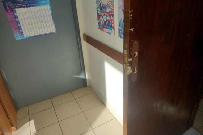 Περιστατικό βανδαλισμού στο Περιφερειακό Ιατρείο και το ΚΑΠΗ Μαραθώνα