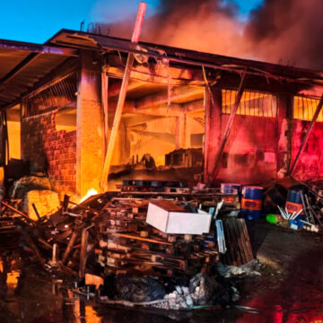 Σεσημασμένος και επικίνδυνος ο άντρας που έβαλε φωτιά στο εργοστάσιο