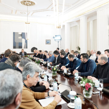 Τις εξελίξεις τις διαμορφώνουν οι παρόντες και όχι οι απόντες