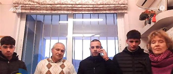 NEA MAKRH_MATHITES Μαθητές μπήκαν σε φλεγόμενο κτίριο και έσωσαν ηλικιωμένο