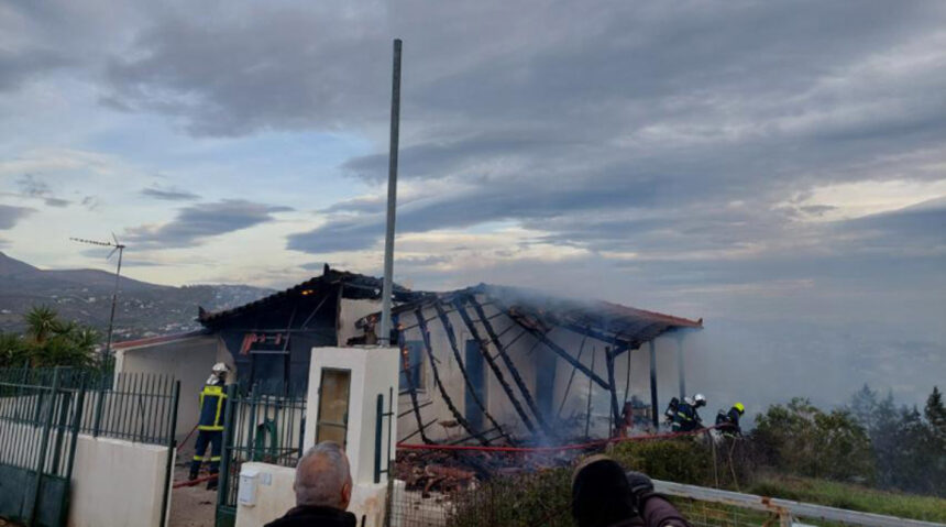 RAFHNA_FOTIA SE SPITI Ένας νεκρός μετά από φωτιά σε μονοκατοικία