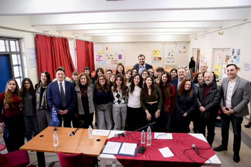 ZAXARAKH+MARINAKHS_2o GEL GERAKA Επίσκεψη Σοφίας Ζαχαράκη και Παύλου Μαρινάκη στο 2ο ΓΕΛ Γέρακα