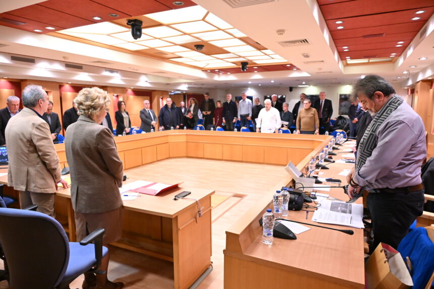 Η ΚΕΔΕ τίμησε τη μνήμη των θυμάτων με ενός λεπτού σιγή