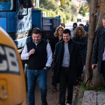 Αυτοψία σε αθλητικά και αντιπλημμυρικά έργα του Δήμου Σαρωνικού