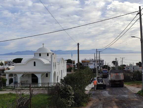 Συνεχίζονται οι εργασίες ασφαλτόστρωσης στο Κόκκινο Λιμανάκι