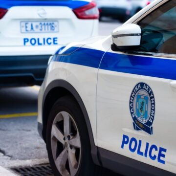 Ανήλικοι έστηναν εμπόδια στον δρόμο και λήστευαν οδηγούς