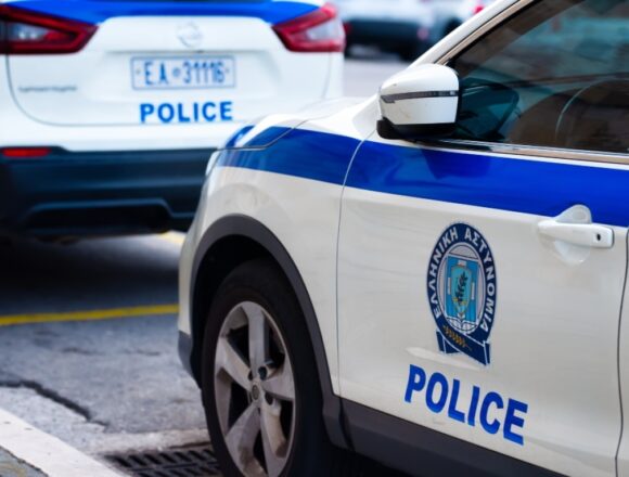 Ανήλικοι έστηναν εμπόδια στον δρόμο και λήστευαν οδηγούς