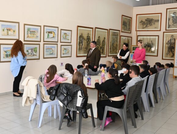 Την σπουδαία συλλογή του Ζωγράφου Χρήστου Τσεβά απολαμβάνουν οι μικροί μαθητές των Αχαρνών