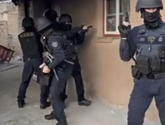 Έφοδος της ΕΛΑΣ σε οικισμούς Ρομά σε Παιανία και Σπάτα