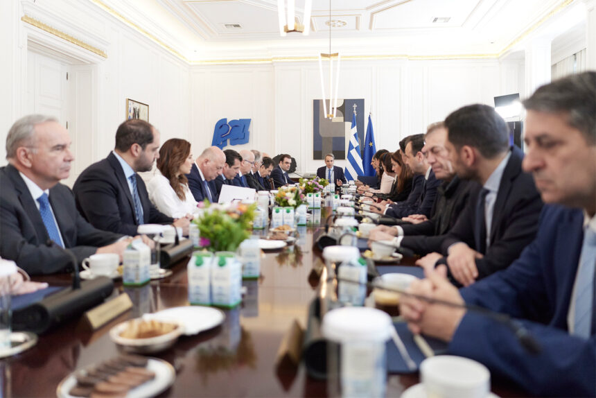 MHTSOTAKHS_YPOYRGIKO Στα 920 ευρώ ο κατώτατος μισθός από 1η Απριλίου