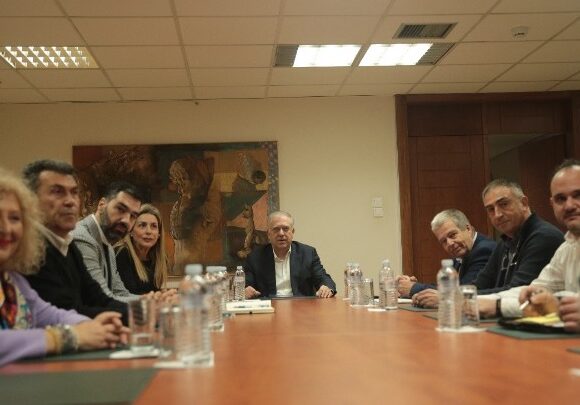 Συμφωνία στη συνάντηση Τάκη Θεοδωρικάκου με βενζινοπώλες