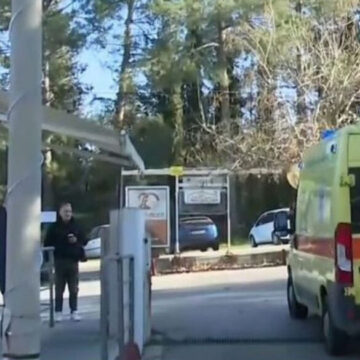 Νταλίκα παρέσυρε και σκότωσε πεζή