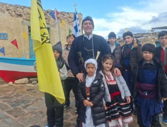 Μαθητές από πέντε σχολεία της Αττικής παρέλασαν στη Γαύδο