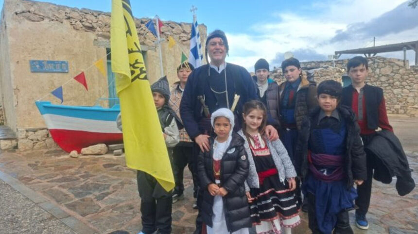 Μαθητές από πέντε σχολεία της Αττικής παρέλασαν στη Γαύδο