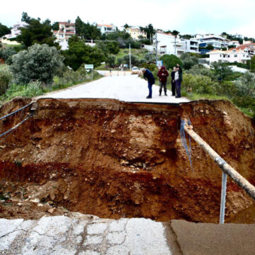 Ένας νεκρός και σοβαρά προβλήματα από την κακοκαιρία στην Αττική