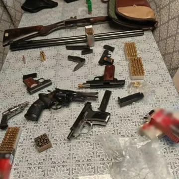 MENIDI_OPLA Έφοδος της ΕΛΑΣ σε οικισμούς Ρομά στο Μενίδι