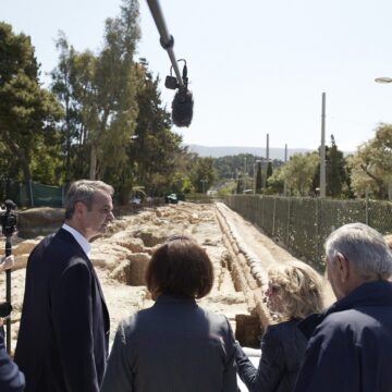 Ο Κυρ. Μητσοτάκης επισκέφθηκε τα έργα ανάπλασης της Βασιλίσσης Όλγας Ο Κυρ. Μητσοτάκης επισκέφθηκε τα έργα ανάπλασης της Βασιλίσσης Όλγας