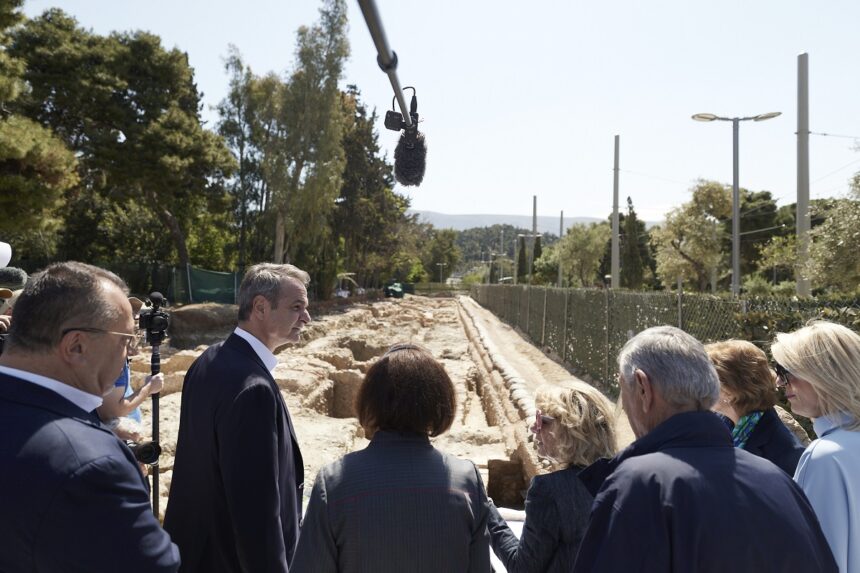 Ο Κυρ. Μητσοτάκης επισκέφθηκε τα έργα ανάπλασης της Βασιλίσσης Όλγας