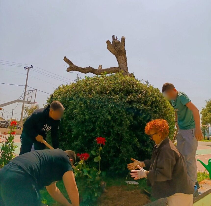Oι μαθητές φύτεψαν και γέμισαν το σχολείο τους με χρώματα και αρώματα!