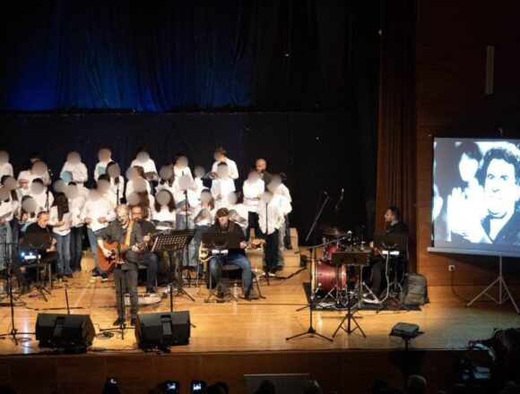 Μουσικό αφιέρωμα στον Μίκη Θεοδωράκη από τους μαθητές του 3ου Δημοτικού Γέρακα