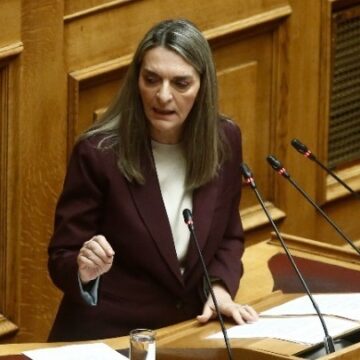 Η Πέτη Πέρκα πρόεδρος της κοινοβουλευτικής ομάδας, μετά την παραίτηση Αλ. Χαρίτση