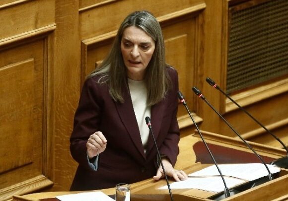 Η Πέτη Πέρκα πρόεδρος της κοινοβουλευτικής ομάδας, μετά την παραίτηση Αλ. Χαρίτση