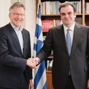 PIERRAKAKHS+DIJSSELBLOEM H Ελλάδα περνάει σε μια εποχή ανάπτυξης