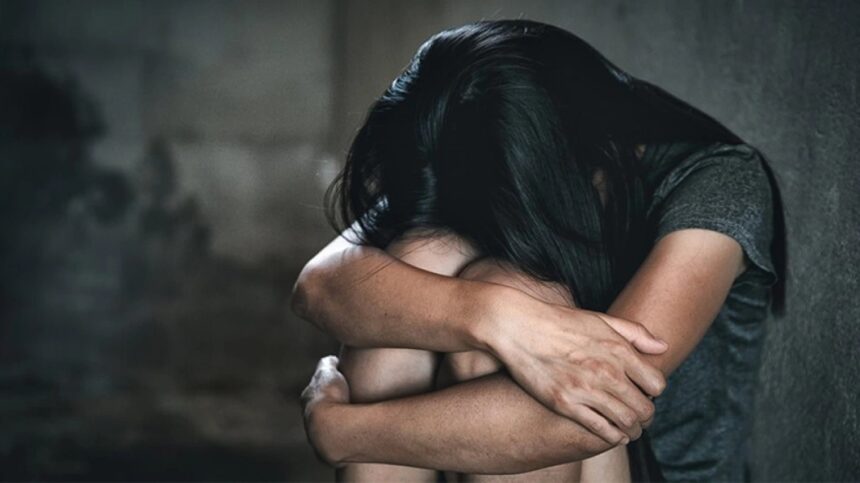 Συνελήφθη 65χρονος φυγόποινος για βιασμό και ασέλγεια σε ανήλικη