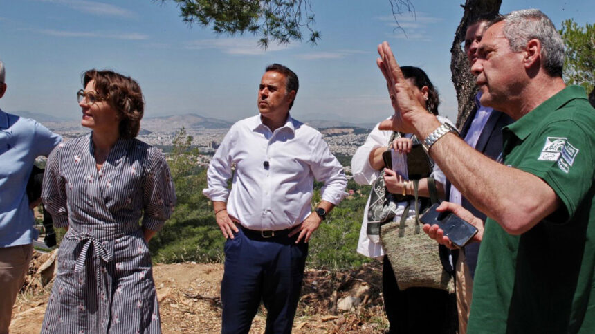 PAPASTAYROY_YMHTTOS 3 Επίσκεψη Παπασταύρου στα έργα Antinero στον Υμηττό