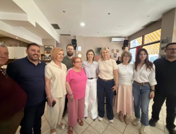 AGAPHDAKH_ILION Στο Ίλιον η Ειρήνη Αγαπηδάκη με τις Κινητές Ομάδες Υγείας