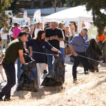 PAIANIA_KATHARISMOS YMHTTOY Πάνω από 100 εθελοντές συνέλεξαν 1,5 τόνο απορριμμάτων από τον Υμηττό