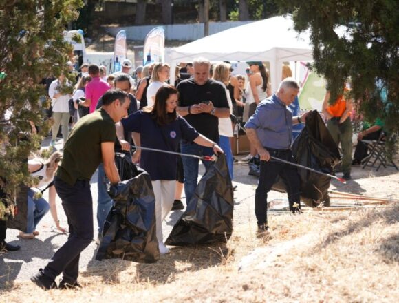 Πάνω από 100 εθελοντές συνέλεξαν 1,5 τόνο απορριμμάτων από τον Υμηττό