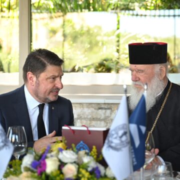 PERIFEREIA_ARXIEPISKOPOS (2) Γεύμα εργασίας του Νίκου Χαρδαλιά με τον Αρχιεπίσκοπο και μέλη της Ιεράς Συνόδου