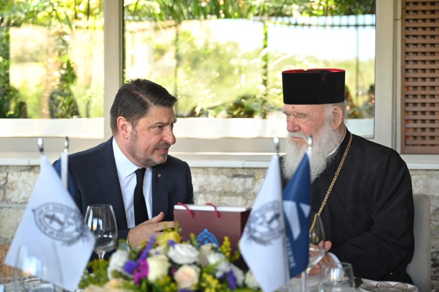 Γεύμα εργασίας του Νίκου Χαρδαλιά με τον Αρχιεπίσκοπο και μέλη της Ιεράς Συνόδου