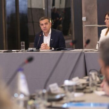 Ο Αλέξης Τσίπρας στην πρώτη συνεδρίαση τομεαρχών